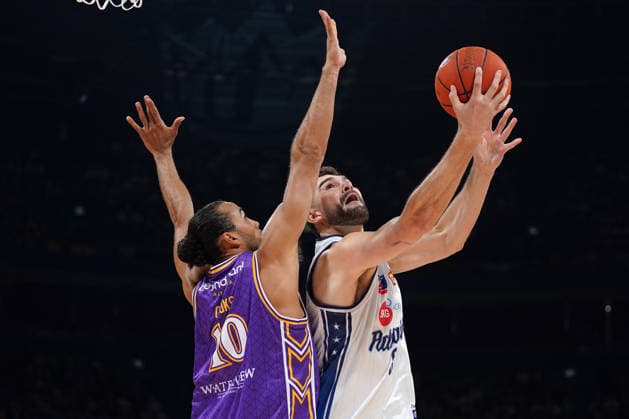 NBL KINGS 36ERS, Isaac Humpries of the 36ers and Xavier Cooks of the Kings compete for the ball during NBL grand final, game five, Sydney Kings v Adelaide 36ers, at Qudos Bank Arena in Sydney, Sunday, April 5, 2026. ( NO ARCHIVING, EDITORIAL USE ONLY SYDNEY NEW SOUTH WALES AUSTRALIA  Copyright: xROBBIExSTEPHENSONx 20260405149388870539