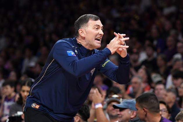 NBL KINGS 36ERS, Mike Wells, Head Coach of the 36ers, gestures during NBL grand final, game five, Sydney Kings v Adelaide 36ers, at Qudos Bank Arena in Sydney, Sunday, April 5, 2026. ( NO ARCHIVING, EDITORIAL USE ONLY SYDNEY NEW SOUTH WALES AUSTRALIA  Copyright: xROBBIExSTEPHENSONx 20260405150738819712