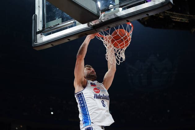 NBL KINGS 36ERS, Isaac Humpries of the 36ers slam dunks during NBL grand final, game five, Sydney Kings v Adelaide 36ers, at Qudos Bank Arena in Sydney, Sunday, April 5, 2026. ( NO ARCHIVING, EDITORIAL USE ONLY SYDNEY NEW SOUTH WALES AUSTRALIA  Copyright: xROBBIExSTEPHENSONx 20260405164500009372