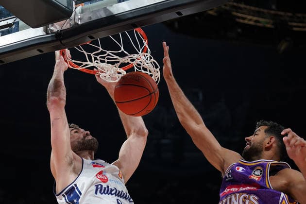 NBL KINGS 36ERS, Isaac Humpries of the 36ers slam dunks during NBL grand final, game five, Sydney Kings v Adelaide 36ers, at Qudos Bank Arena in Sydney, Sunday, April 5, 2026. ( NO ARCHIVING, EDITORIAL USE ONLY SYDNEY NEW SOUTH WALES AUSTRALIA  Copyright: xROBBIExSTEPHENSONx 20260405143062342074