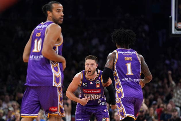NBL KINGS 36ERS, Matthew Dellavedova of the Kings screams towards Kendric Davis of the Kings during NBL grand final, game five, Sydney Kings v Adelaide 36ers, at Qudos Bank Arena in Sydney, Sunday, April 5, 2026. ( NO ARCHIVING, EDITORIAL USE ONLY SYDNEY NEW SOUTH WALES AUSTRALIA  Copyright: xROBBIExSTEPHENSONx 20260405124385573585