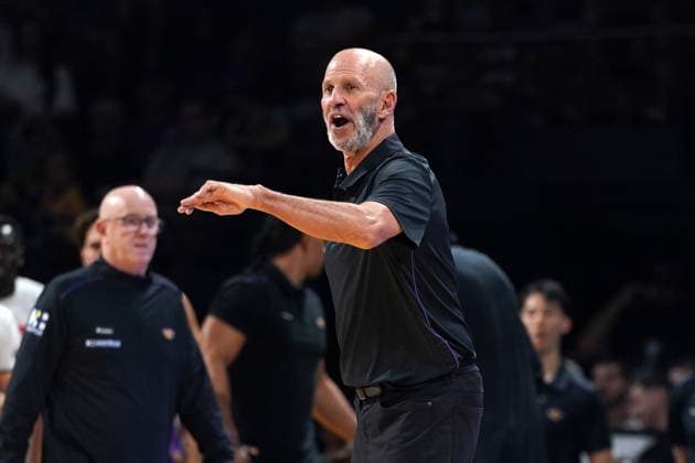 NBL KINGS 36ERS, Brian Goorjian, Head Coach of the Kings, gestures during NBL grand final, game five, Sydney Kings v Adelaide 36ers, at Qudos Bank Arena in Sydney, Sunday, April 5, 2026. ( NO ARCHIVING, EDITORIAL USE ONLY SYDNEY NEW SOUTH WALES AUSTRALIA  Copyright: xROBBIExSTEPHENSONx 20260405170374514508