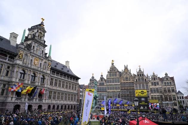 The Antwerp Grote Markt and city hall pictured at the start of the men s race of the Ronde van Vlaanderen Tour des Flandres Tour of Flanders UCI WorldTour one day cycling race, 278 km from Antwerp to Oudenaarde, Sunday 05 April 2026. DAVIDxPINTENS  x169843807x
