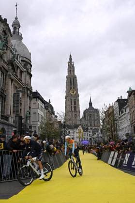 Ronde van Vlaanderen 2026 Cycling Race OUDENAARDE, BELGIUM - APRIL 05 : illustration picture during the 110th edition of Ronde van Vlaanderen an UCI World Tour 1.UWT one day cycling road race for Men Elite of 271 km with start in Antwerpen and finish in Oudenaarde on April 5, 2026 in Oudenaarde, Belgium, 05 04 2026 ( Motordriver Guy De Vuyst - Oudenaarde Belgium  Copyright: xNicoxVereeckenx