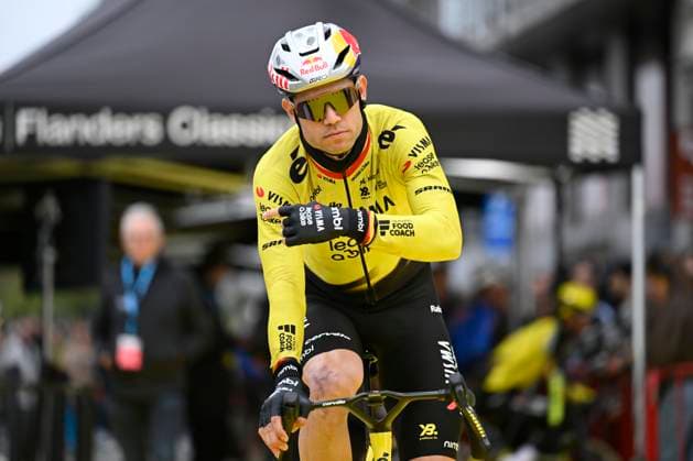 Ronde van Vlaanderen 2026 Cycling Race OUDENAARDE, BELGIUM - APRIL 05 : Van Aert Wout (BEL) of Team Visma I Lease a Bike during the 110th edition of Ronde van Vlaanderen an UCI World Tour 1.UWT one day cycling road race for Men Elite of 271 km with start in Antwerpen and finish in Oudenaarde on April 5, 2026 in Oudenaarde, Belgium, 05 04 2026 ( Motordriver Guy De Vuyst - Oudenaarde Belgium  Copyright: xNicoxVereeckenx