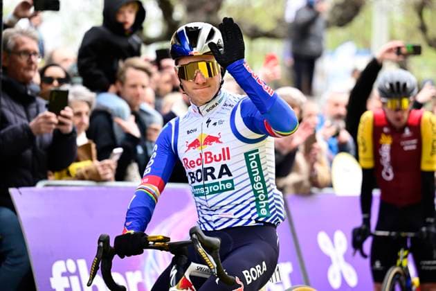 Ronde van Vlaanderen 2026 Cycling Race OUDENAARDE, BELGIUM - APRIL 05 : Evenepoel Remco (BEL) of Red Bull - BORA - Hansgrohe during the 110th edition of Ronde van Vlaanderen an UCI World Tour 1.UWT one day cycling road race for Men Elite of 271 km with start in Antwerpen and finish in Oudenaarde on April 5, 2026 in Oudenaarde, Belgium, 05 04 2026 ( Motordriver Guy De Vuyst - Oudenaarde Belgium  Copyright: xJanxDexMeuleneirx