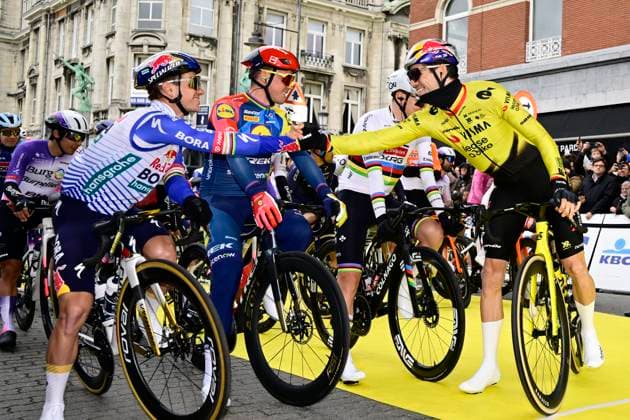 Ronde van Vlaanderen 2026 Cycling Race OUDENAARDE, BELGIUM - APRIL 05 : Evenepoel Remco (BEL) of Red Bull - BORA - Hansgrohe, Pedersen Mads (DEN) of Lidl - Trek, Pogacar Tadej (SLO) of UAE Team Emirates - XRG, Van Aert Wout (BEL) of Team Visma I Lease a Bike during the 110th edition of Ronde van Vlaanderen an UCI World Tour 1.UWT one day cycling road race for Men Elite of 271 km with start in Antwerpen and finish in Oudenaarde on April 5, 2026 in Oudenaarde, Belgium, 05 04 2026 ( Motordriver Guy De Vuyst - Oudenaarde Belgium  Copyright: xJanxDexMeuleneirx