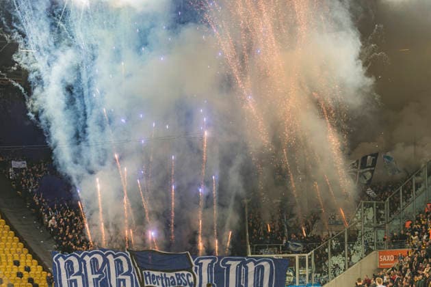 04 04 2026, xomx, Soccer 2 Bundesliga, Dynamo Dresden Hertha BSC Berlin v l Fans Hertha with pyros rockets interruption of match DFL DFB REGULATIONS PROHIBIT ANY USE OF PHOTOGRAPHS as IMAGE SEQUENCES and or QUASI VIDEO Dresden