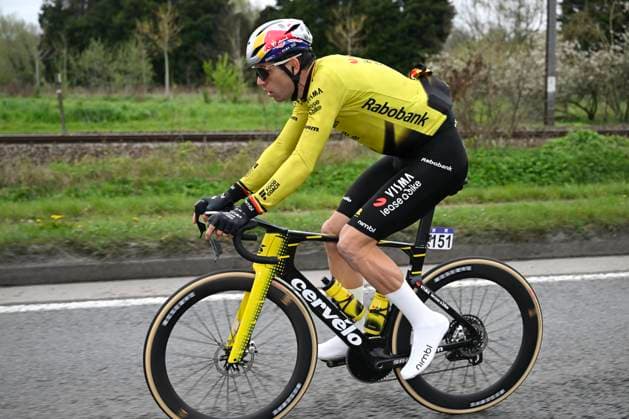 Ronde van Vlaanderen 2026 Cycling Race OUDENAARDE, BELGIUM - APRIL 05 : Van Aert Wout (BEL) of Team Visma I Lease a Bike during the 110th edition of Ronde van Vlaanderen an UCI World Tour 1.UWT one day cycling road race for Men Elite of 271 km with start in Antwerpen and finish in Oudenaarde on April 5, 2026 in Oudenaarde, Belgium, 05 04 2026 ( Motordriver Guy De Vuyst - Oudenaarde Belgium  Copyright: xNicoxVereeckenx
