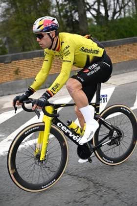 Ronde van Vlaanderen 2026 Cycling Race OUDENAARDE, BELGIUM - APRIL 05 : Van Aert Wout (BEL) of Team Visma I Lease a Bike during the 110th edition of Ronde van Vlaanderen an UCI World Tour 1.UWT one day cycling road race for Men Elite of 271 km with start in Antwerpen and finish in Oudenaarde on April 5, 2026 in Oudenaarde, Belgium, 05 04 2026 ( Motordriver Guy De Vuyst - Oudenaarde Belgium  Copyright: xNicoxVereeckenx