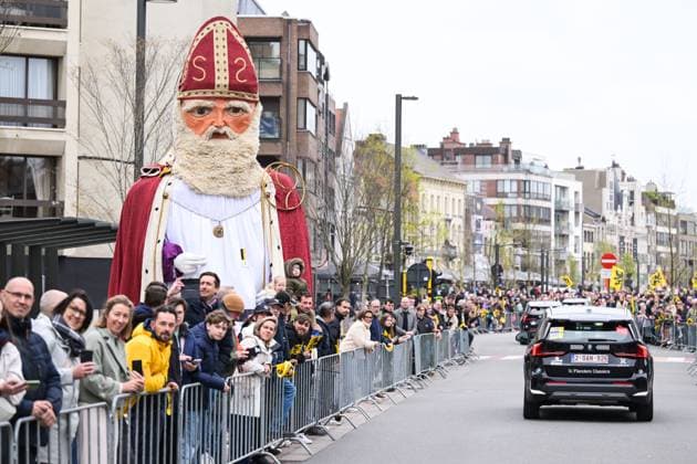 Cycling fans pictured during the men s race of the Ronde van Vlaanderen Tour des Flandres Tour of Flanders UCI WorldTour one day cycling race, 278 km from Antwerp to Oudenaarde, Sunday 05 April 2026. DAVIDxPINTENS  x169852712x
