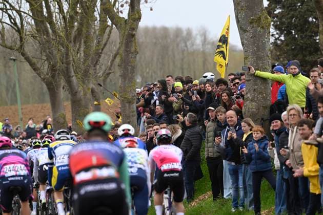 Ronde van Vlaanderen 2026 Cycling Race OUDENAARDE, BELGIUM - APRIL 05 : illustration picture supporters - fans during the 110th edition of Ronde van Vlaanderen an UCI World Tour 1.UWT one day cycling road race for Men Elite of 271 km with start in Antwerpen and finish in Oudenaarde on April 5, 2026 in Oudenaarde, Belgium, 05 04 2026 ( Motordriver Guy De Vuyst - Oudenaarde Belgium  Copyright: xNicoxVereeckenx