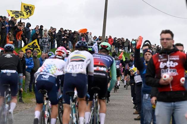 Ronde van Vlaanderen 2026 Cycling Race OUDENAARDE, BELGIUM - APRIL 05 : illustration picture supporters - fans during the 110th edition of Ronde van Vlaanderen an UCI World Tour 1.UWT one day cycling road race for Men Elite of 271 km with start in Antwerpen and finish in Oudenaarde on April 5, 2026 in Oudenaarde, Belgium, 05 04 2026 ( Motordriver Guy De Vuyst - Oudenaarde Belgium  Copyright: xNicoxVereeckenx