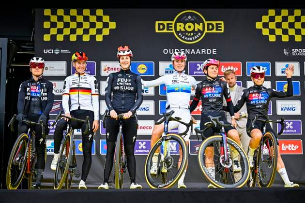 Ronde van Vlaanderen Women 2026 Cycling Race OUDENAARDE, BELGIUM - APRIL 05 : Team FDJ United - SUEZ on stage before the start of the race during the 23rd edition of Ronde van Vlaanderen Women an UCI Women s World Tour 1.WWT one day cycling road race for Women Elite of 164 km with start in Oudenaarde and finish in Oudenaarde on April 5, 2026 in Oudenaarde, Belgium, 05 04 2026 ( Motordriver Serge Seynaeve - Oudenaarde Belgium  Copyright: xTomasxSiskx