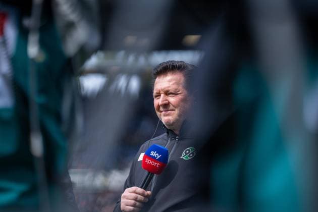 Germany 2 Bundesliga 2025 2026, 28 Matchday Hannover 96 vs SV Elversberg Heinz von Heiden Arena Hannover Christian Titz Coach, Hannover 96 Portrait Crop Single Image Copyright: xTomxLauruschkatx