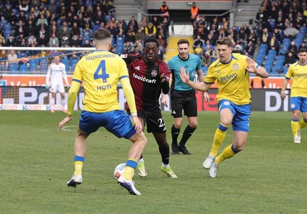 05 04 2026 Soccer Season 2025 2026 2 Soccer Bundesliga 28 Matchday Eintracht Braunschweig BTSV EBS 1 FC Nürnberg FCN Club Sportfoto Zink DaMa xdaxmax DFL regulations prohibit any use of photographs as image sequences and or quasi video only for editorial use Andi Hoti 4, Eintracht Braunschweig BTSV EBS Rabby Nzingoula 22, 1 FC Nürnberg FCN Florian Flick 6, Eintracht Braunschweig BTSV EBS