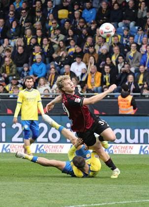 05 04 2026 Soccer Season 2025 2026 2 Soccer Bundesliga 28 Matchday Eintracht Braunschweig BTSV EBS 1 FC Nürnberg FCN Club Sportfoto Zink DaMa xdaxmax DFL regulations prohibit any use of photographs as image sequences and or quasi video only for editorial use Andi Hoti 4, Eintracht Braunschweig BTSV EBS Piet Scobel 39, 1 FC Nürnberg FCN