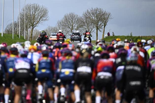 The start of the women s race of the Ronde van Vlaanderen Tour des Flandres Tour of Flanders UCI WorldTour one day cycling race, 164,1 km with start and finish in Oudenaarde, Sunday 05 April 2026. JASPERxJACOBS  x169863503x
