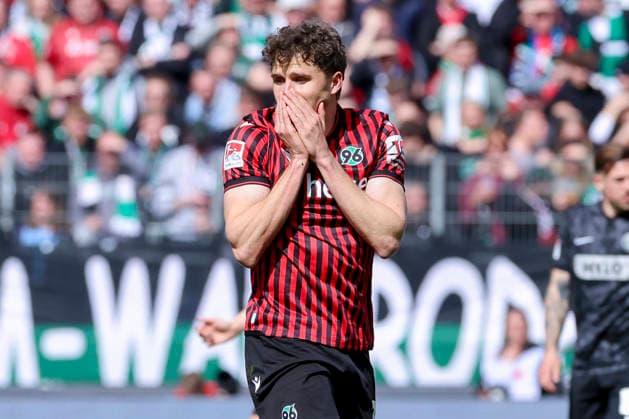 Benedikt Pichler Hannover 96 looks disappointed, 2 Bundesliga, Hannover 96 v SV 07 Elversberg, Heinz von Heiden Arena on April 05, 2026 in Hanover, Germany Photo by Marco Steinbrenner DeFodi Images Benedikt Pichler Hannover 96 looks disappointed, 2 Bundesliga, Hannover 96 v SV 07 Elversberg, Heinz von Heiden Arena, April 5, 2026 in Hanover, Germany Photo by Marco Steinbrenner DeFodi Images
