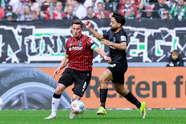 Enzo Leopold Hannover 96 and Immanuel Pherai SV Elversberg battle for the ball, 2 Bundesliga, Hannover 96 v SV 07 Elversberg, Heinz von Heiden Arena on April 05, 2026 in Hanover, Germany Photo by Marco Steinbrenner DeFodi Images Enzo Leopold Hannover 96 and Immanuel Pherai SV Elversberg battle for the ball, 2 Bundesliga, Hannover 96 v SV 07 Elversberg, Heinz von Heiden Arena, April 5, 2026 in Hanover, Germany Photo by Marco Steinbrenner DeFodi Images