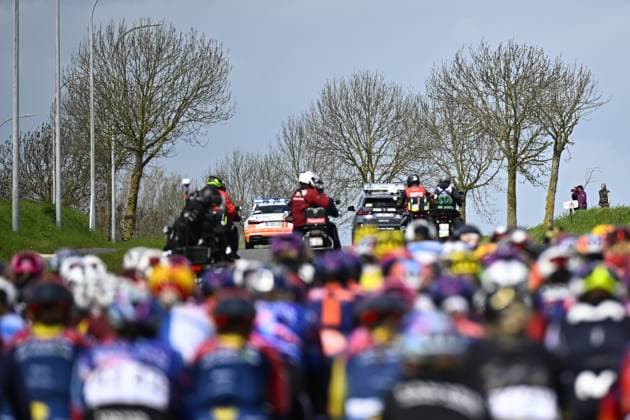 The start of the women s race of the Ronde van Vlaanderen Tour des Flandres Tour of Flanders UCI WorldTour one day cycling race, 164,1 km with start and finish in Oudenaarde, Sunday 05 April 2026. JASPERxJACOBS  x169863526x