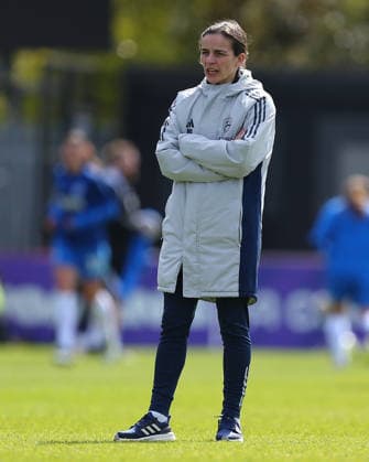BOREHAMWOOD, ENGLAND - APRIL 05: Head coach Renee Slegers of Arsenal observes the warm up before the Adobe Womens FA Cup match between Arsenal and Brighton and Hove Albion at Mangata Developments Stadium Meadow Park on April 05, 2026 in Borehamwood, England. Copyright: xJayxPatel SPPx Sportspressphoto_SPR124833