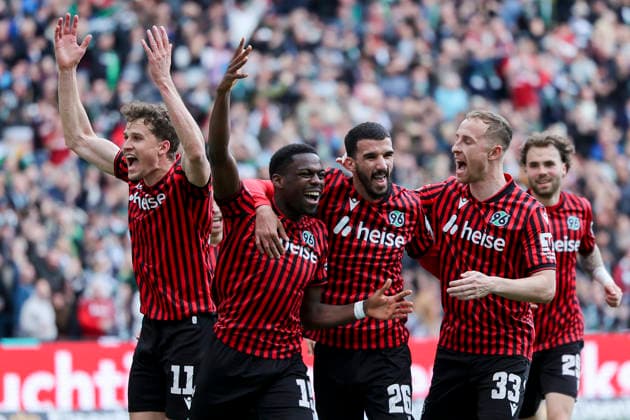 Benedikt Pichler Hannover 96 , Noel Aseko Hannover 96 , Waniss Taibi Hannover 96 and Maurice Neubauer Hannover 96 celebrate the 1 0 lead following an own goal, 2 Bundesliga, Hannover 96 v SV 07 Elversberg, Heinz von Heiden Arena on April 05, 2026 in Hannover, Germany Photo by Marco Steinbrenner DeFodi Images Benedikt Pichler Hannover 96 , Noel Aseko Hannover 96 , Waniss Taibi Hannover 96 and Maurice Neubauer Hannover 96 celebrate the 1 0 lead following an own goal, 2 Bundesliga, Hannover 96 v SV 07 Elversberg, Heinz von Heiden Arena, April 5, 2026 in Hanover, Germany Photo by Marco Steinbrenner DeFodi Images