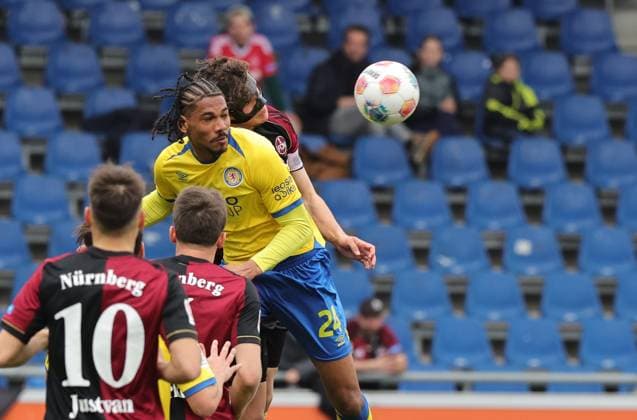 05 04 2026 Soccer Season 2025 2026 2 Soccer Bundesliga 28 Matchday Eintracht Braunschweig BTSV EBS 1 FC Nürnberg FCN Club Sportfoto Zink DaMa xdaxmax DFL regulations prohibit any use of photographs as image sequences and or quasi video only for editorial use Sidi Sane 24, Eintracht Braunschweig BTSV EBS in header duel with Fabio Gruber 4, 1 FC Nürnberg FCN