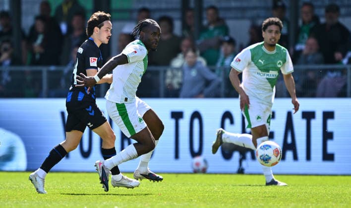 05 04 2026 Soccer Season 2025 2026 2 Soccer Bundesliga 28 Matchday SpVgg Greuther Fürth Kleeblatt SGF SC Paderborn 07 SCP Sportfoto Zink xwoxzix DFL regulations prohibit any use of photographs as image sequences and or quasi video only for editorial use Mika Baur 14, SC Paderborn 07 Noel Futkeu 9, SpVgg Greuther Fürth
