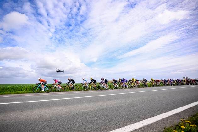 Ronde van Vlaanderen Women 2026 Cycling Race OUDENAARDE, BELGIUM - APRIL 05 : Illustration picture of the peloton during the 23rd edition of Ronde van Vlaanderen Women an UCI Women s World Tour 1.WWT one day cycling road race for Women Elite of 164 km with start in Oudenaarde and finish in Oudenaarde on April 5, 2026 in Oudenaarde, Belgium, 05 04 2026 ( Motordriver Serge Seynaeve - Oudenaarde Belgium  Copyright: xTomasxSiskx