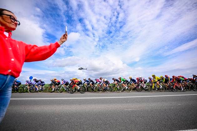 Ronde van Vlaanderen Women 2026 Cycling Race OUDENAARDE, BELGIUM - APRIL 05 : Illustration picture of the peloton during the 23rd edition of Ronde van Vlaanderen Women an UCI Women s World Tour 1.WWT one day cycling road race for Women Elite of 164 km with start in Oudenaarde and finish in Oudenaarde on April 5, 2026 in Oudenaarde, Belgium, 05 04 2026 ( Motordriver Serge Seynaeve - Oudenaarde Belgium  Copyright: xTomasxSiskx