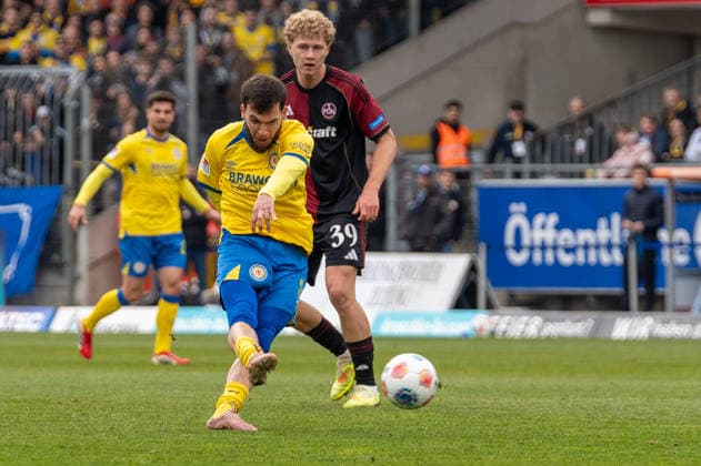 Germany Soccer, 2 Bundesliga, 28 Matchday 2025 26, Eintracht Braunschweig 1 FC Nürnberg on 05 04 in Braunschweig, Eintracht Stadion Mehmet Aydin Eintracht Braunschweig 8 on the ball, shot Copyright: xSvenxHeidmannx