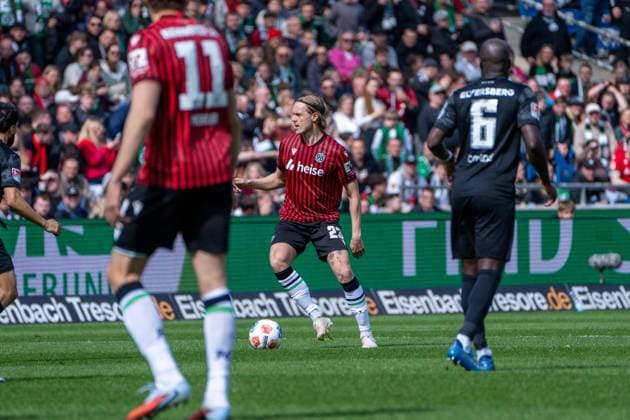 Germany 2 Bundesliga 2025 2026, Matchday 28 Hannover 96 vs SV Elversberg Heinz von Heiden Arena Hannover Stefan Teitur Thordarson Hannover 96, 23 on the ball Copyright: xTomxLauruschkatx