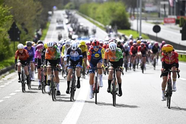 The pack of riders pictured in action during the women s race of the Ronde van Vlaanderen Tour des Flandres Tour of Flanders UCI WorldTour one day cycling race, 164,1 km with start and finish in Oudenaarde, Sunday 05 April 2026. JASPERxJACOBS  x169864638x