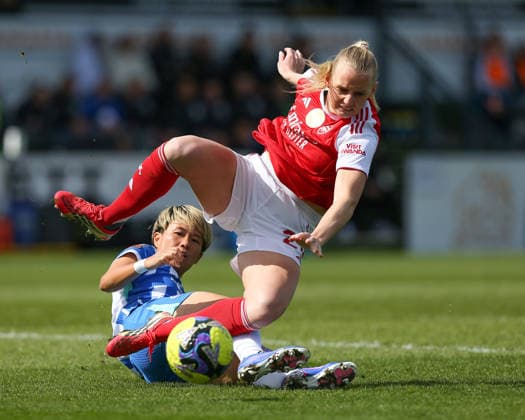 BOREHAMWOOD, ENGLAND - APRIL 05: Stina Blackstenius of Arsenal tackled by Moeka Minami of Brighton and Hove Albion during the Adobe Womens FA Cup match between Arsenal and Brighton and Hove Albion at Mangata Developments Stadium Meadow Park on April 05, 2026 in Borehamwood, England. Copyright: xJayxPatel SPPx Sportspressphoto_SPR124835
