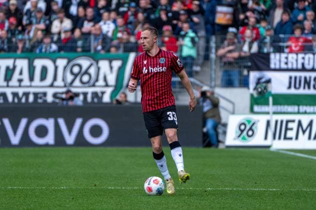 Germany 2 Bundesliga 2025 2026, Matchday 28 Hannover 96 vs SV Elversberg Heinz von Heiden Arena Hannover Maurice Neubauer Hannover 96, 33 on the ball Copyright: xTomxLauruschkatx