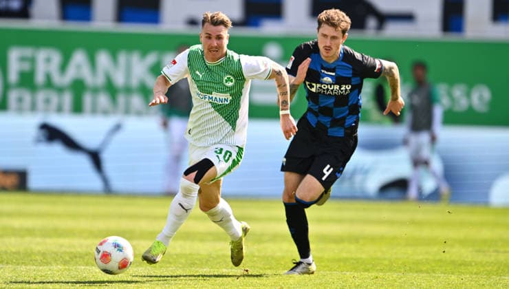 05 04 2026 Soccer Season 2025 2026 2 Soccer Bundesliga 28 Matchday SpVgg Greuther Fürth Kleeblatt SGF SC Paderborn 07 SCP Sportfoto Zink xwoxzix DFL regulations prohibit any use of photographs as image sequences and or quasi video only for editorial use Felix Klaus 30, SpVgg Greuther Fürth Calvin Brackelmann 4, SC Paderborn 07