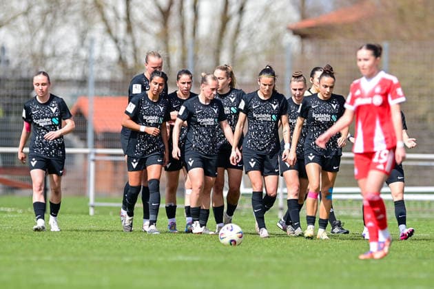 Viktoria Berlin players with goal celebration, celebrate the goal, goal, celebration, jubilation over the goal to 0 1 by Nina Ehegoetz Viktoria Berlin, 29 , optimistic, action, action, 05 04 2026, Aschheim Germany , Soccer,2 Women Bundesliga, FC Bayern München II Viktoria Berlin, DFB DFL REGULATIONS PROHIBIT ANY USE OF PHOTOGRAPHS AS IMAGE SEQUENCES AND OR QUASI VIDEO xslx