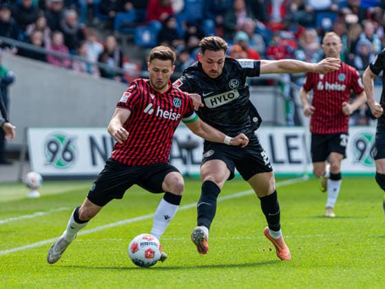 Enzo Leopold Hannover 96, 08 in duel against Luca Schnellbacher SV 07 Elversberg, 24 Hannover 96 vs SV Elversberg, Football, 2 Bundesliga, Matchday 28, Season 2025 2026, 05 04 2026 DFL REGULATIONS PROHIBIT ANY USE OF PHOTOGRAPHS AS IMAGE SEQUENCES AND OR QUASI VIDEO, Hannover 96 vs SV Elversberg, Football, 2 Bundesliga, Matchday 28, Season 2025 2026, 05 04 2026 Hannover Copyright: xEibner-Pressefoto Kruczynskix EP_DKI