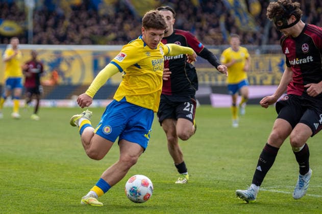 Germany Soccer, 2 Bundesliga, 28 Matchday 2025 26, Eintracht Braunschweig 1 FC Nürnberg on 05 04 in Braunschweig, Eintracht Stadion Jovan Mijatovic Eintracht Braunschweig 11 on the ball Copyright: xSvenxHeidmannx