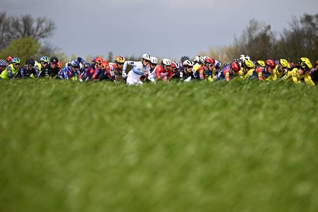The pack of riders pictured in action during the women s race of the Ronde van Vlaanderen Tour des Flandres Tour of Flanders UCI WorldTour one day cycling race, 164,1 km with start and finish in Oudenaarde, Sunday 05 April 2026. JASPERxJACOBS  x169866307x