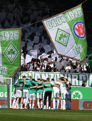 05 04 2026 Soccer Season 2025 2026 2 Soccer Bundesliga 28 Matchday SpVgg Greuther Fürth Kleeblatt SGF SC Paderborn 07 SCP Sportfoto Zink xwoxzix DFL regulations prohibit any use of photographs as image sequences and or quasi video only for editorial use Teamkreis Mannschaft Team Fürth vor Choreo Choreografie Greutherfürthfans Fans Fanblock Kleeblattfans
