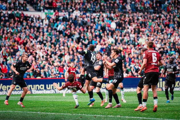 2 Bundesliga Hannover 96 vs SV Elversberg, 05 04 2026 Benedikt Oscar Pichler Hannover 96, 11 with the overhead kick, Lukas Finn Pinckert SV Elversberg, 19 clears the ball Football, 2 Bundesliga, 28 Matchday Hannover 96 vs SV Elversberg on 05 04 2026 at Heinz von Heiden Arena, Hannover DFL REGULATIONS PROHIBIT ANY USE OF PHOTOGRAPHS AS IMAGE SEQUENCES AND OR QUASI VIDEO Copyright: xBEAUTIFULxSPORTS Tonhäuserx