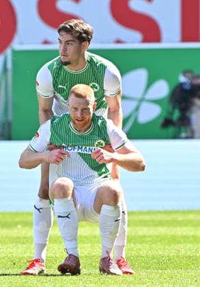 05 04 2026 Soccer Season 2025 2026 2 Soccer Bundesliga 28 Matchday SpVgg Greuther Fürth Kleeblatt SGF SC Paderborn 07 SCP Sportfoto Zink MeZi xmexzix DFL regulations prohibit any use of photographs as image sequences and or quasi video only for editorial use Reno Münz Muenz 5, SpVgg Greuther Fürth hilft Paul Will 13, SpVgg Greuther Fürth hoch
