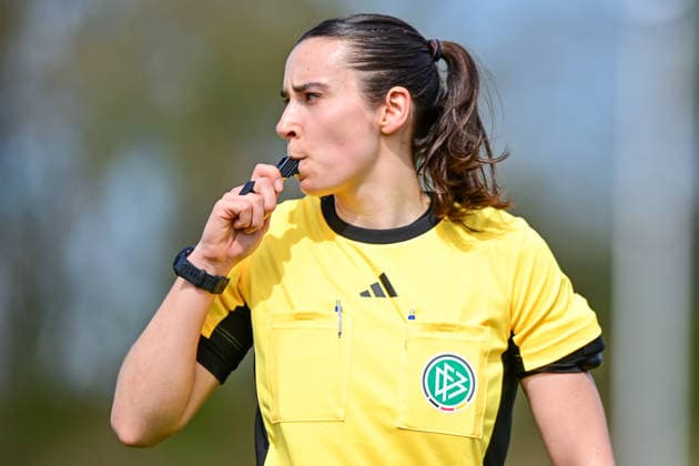 Lea Kretzschmar Referee Single Image, Action, Action, 05 04 2026, Aschheim Germany , Soccer,2 Women Bundesliga, FC Bayern München II Viktoria Berlin, DFB DFL REGULATIONS PROHIBIT ANY USE OF PHOTOGRAPHS AS IMAGE SEQUENCES AND OR QUASI VIDEO xslx
