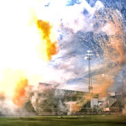 Sport Bilder des Tages VOLENDAM , 05-04-2026 , Kras Stadium, season 2025 2026 , Dutch Eredivisie Football . Match between FC Volendam and Feyenoord. Picture shows fireworks Volendam - Feyenoord  x202854023x Copyright: