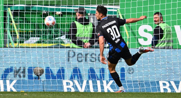 05 04 2026 Soccer Season 2025 2026 2 Soccer Bundesliga 28 Matchday SpVgg Greuther Fürth Kleeblatt SGF SC Paderborn 07 SCP Sportfoto Zink xwoxzix DFL regulations prohibit any use of photographs as image sequences and or quasi video only for editorial use Stefano Marino 30, SC Paderborn 07 scores goal goal shot to 0 1 vs.