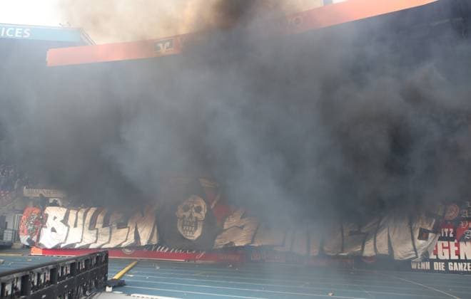 05 04 2026 Soccer Season 2025 2026 2 Soccer Bundesliga 28 Matchday Eintracht Braunschweig BTSV EBS 1 FC Nürnberg FCN Club Sportfoto Zink DaMa xdaxmax DFL regulations prohibit any use of photographs as image sequences and or quasi video only for editorial use Symbolbild Symbolfoto Feature Impression Pyrotechnik Pyro Bengalfackel Bengalfackeln Rauch der Clubfan Clubfans FCN Fans Fans zu Beginn der zweiten Halbzeit Spielunterbrechung