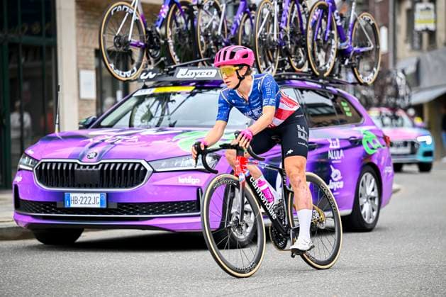 Ronde van Vlaanderen Women 2026 Cycling Race OUDENAARDE, BELGIUM - APRIL 05 : Faulkner Kristen (USA) of EF Education - Oatly in action during the 23rd edition of Ronde van Vlaanderen Women an UCI Women s World Tour 1.WWT one day cycling road race for Women Elite of 164 km with start in Oudenaarde and finish in Oudenaarde on April 5, 2026 in Oudenaarde, Belgium, 05 04 2026 ( Motordriver Serge Seynaeve - Oudenaarde Belgium  Copyright: xTomasxSiskx
