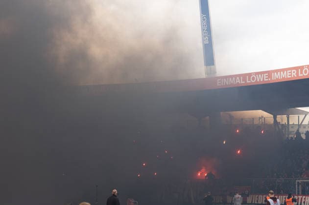 Germany Soccer, 2 Bundesliga, 28 Matchday 2025 26, Eintracht Braunschweig 1 FC Nürnberg on 05 04 in Braunschweig, Eintracht stadium fans, banner, flag, banner, Ultras, pyro, pyrotechnics, fireworks, fireworks Copyright: xSvenxHeidmannx